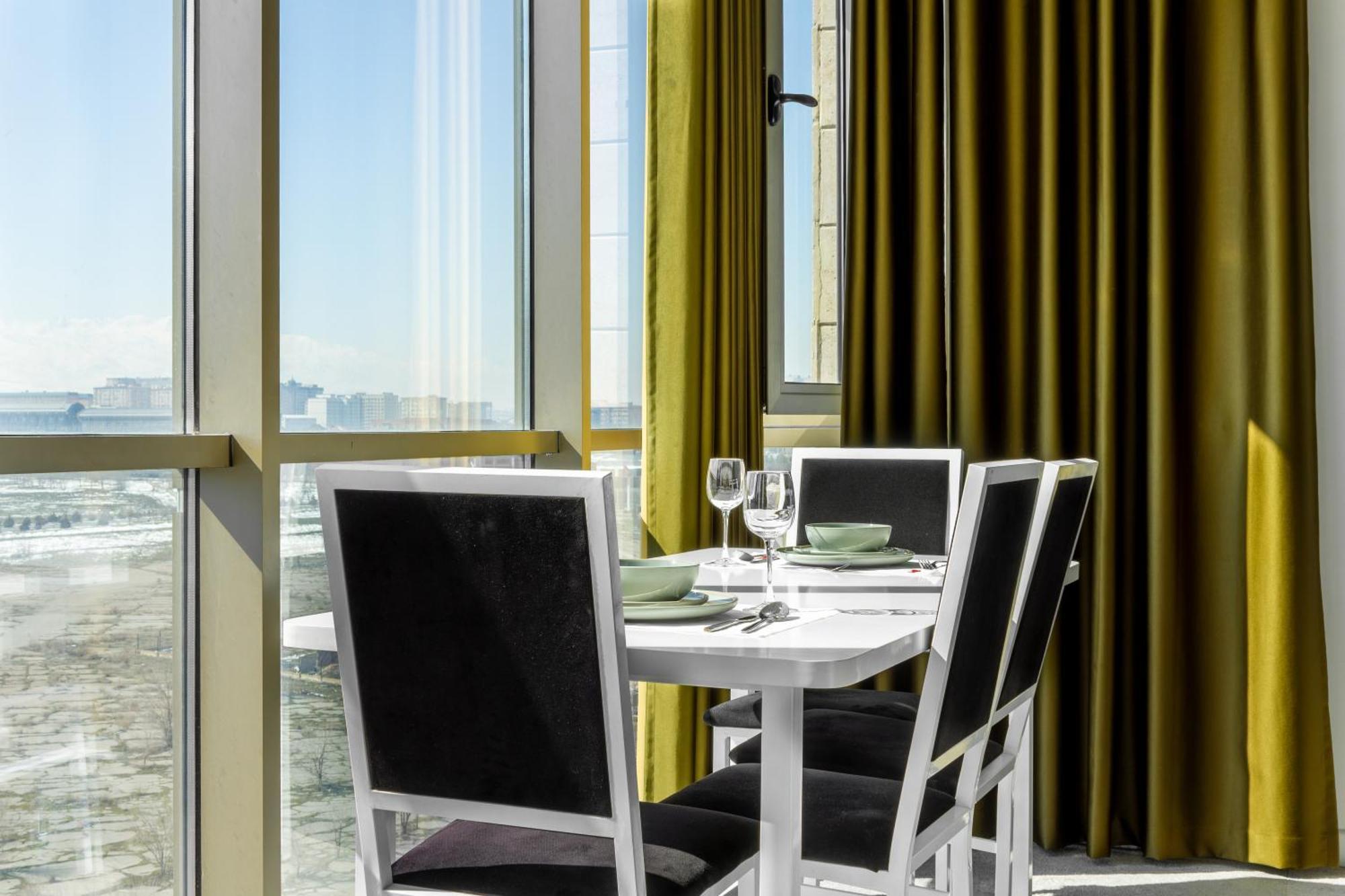 9Th And 6Th Floor Stylish Apartments With Mountainvista Бішкек Екстер'єр фото