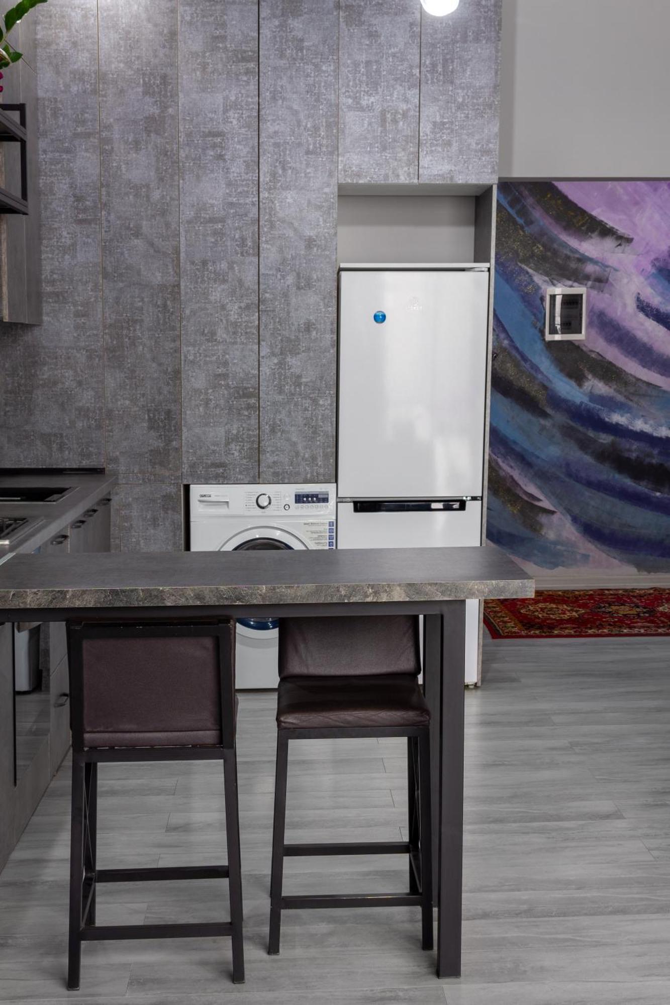 9Th And 6Th Floor Stylish Apartments With Mountainvista Бішкек Екстер'єр фото